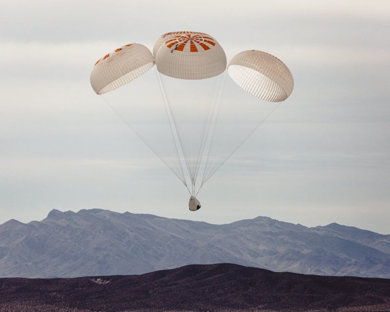 波音公司宣布CEO丹尼斯·穆伦堡辞职；SpaceX完成第十次降落伞测试