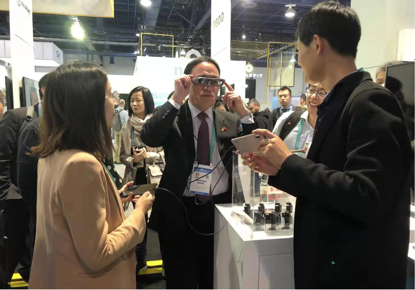 探访CES谷东科技展台  G200-E AR眼镜引领市场走向成熟