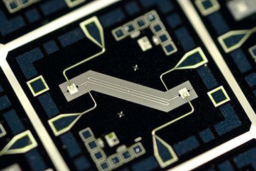 日本研发全球首款绝热超导微芯片“MANA”