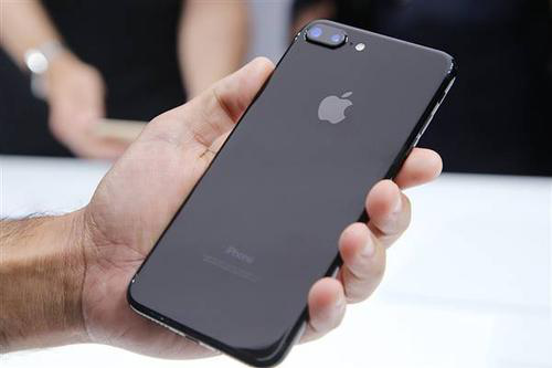 苹果因“iPhone 电池门”再遭集体诉讼，消费者索赔7300万美元