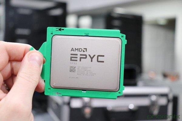 “踢馆“Intel主战场，AMD再出7nm服务器CPU