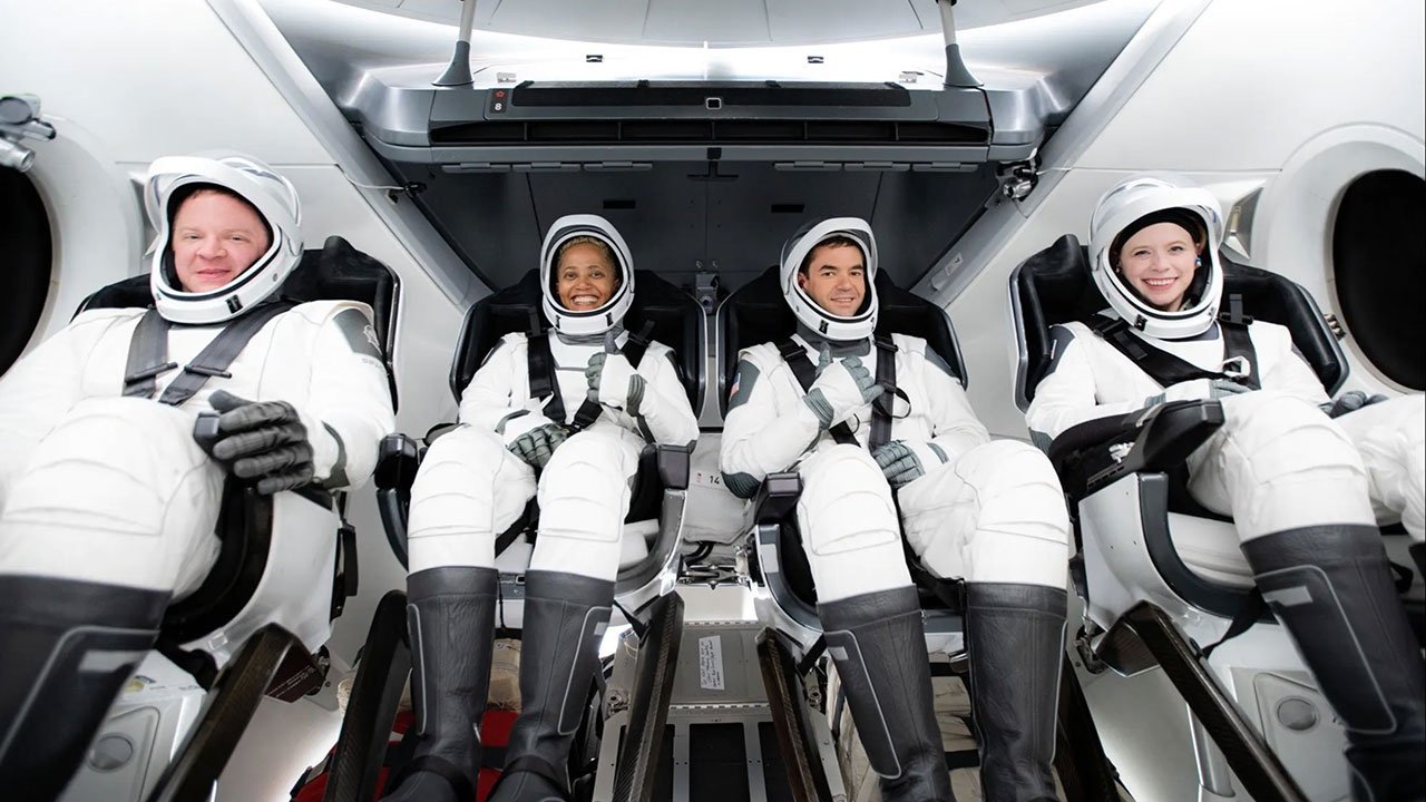 SpaceX首次平民宇航员任务发射在即，和苹果多款产品共上天！