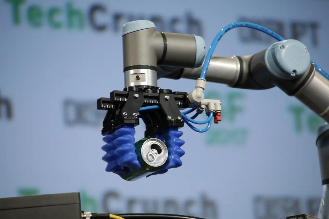 多篇研究论文连发科学期刊，科幻电影里的「软体机器人」要成现实？