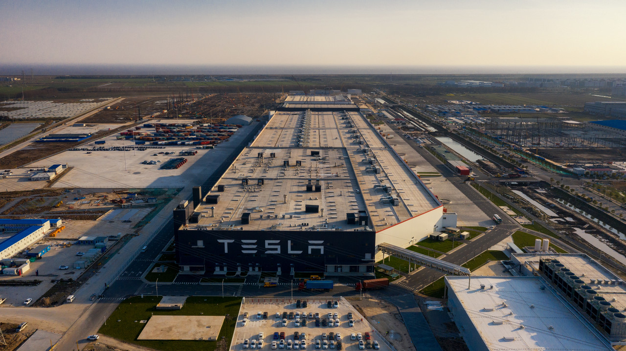 特斯拉回应称上海第二工厂仅是“扩产”；