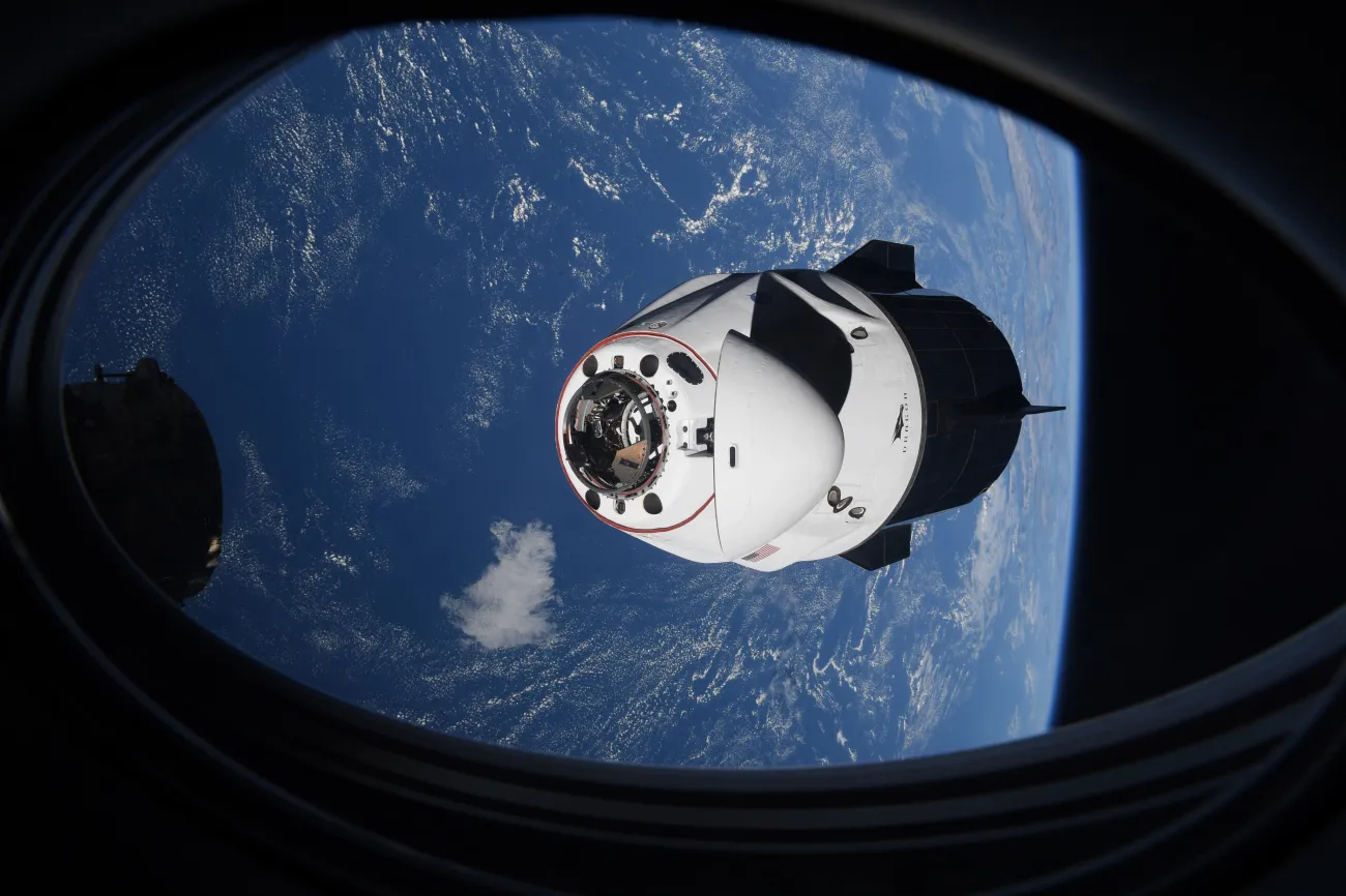 差点砸到人！马斯克SpaceX空间舱坠落地球，掉进澳大利亚的一个羊圈